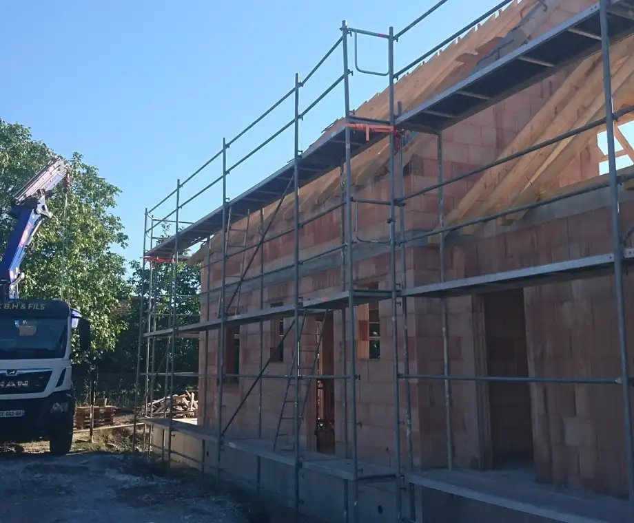 Construction d'un mur en briques réalisée par Bick BH & Fils